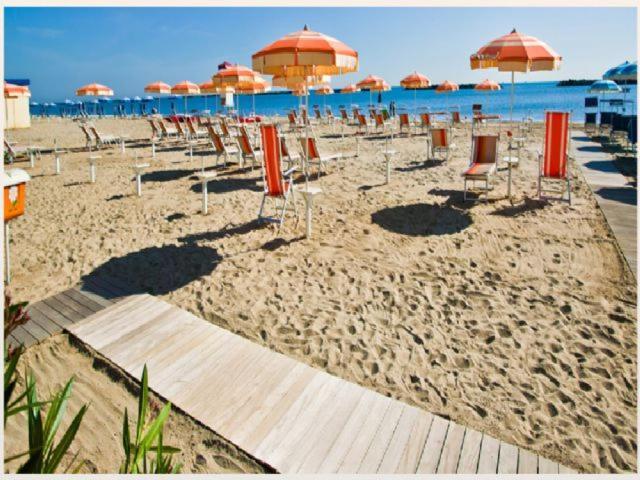 Hotel Abel & Residence Чезенатико Екстериор снимка