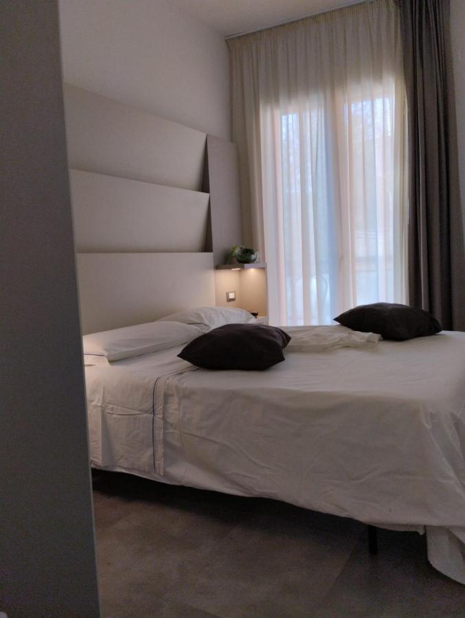 Hotel Abel & Residence Чезенатико Екстериор снимка