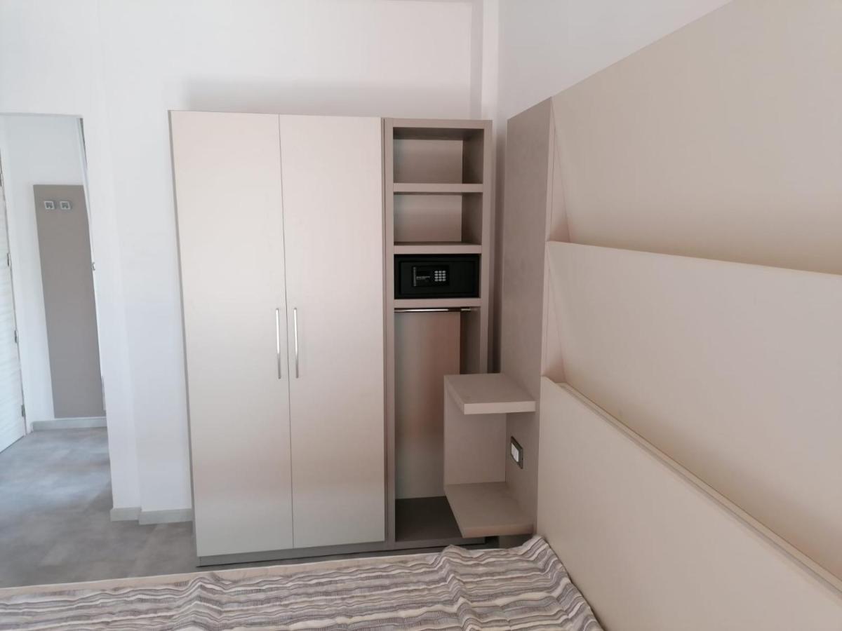 Hotel Abel & Residence Чезенатико Екстериор снимка