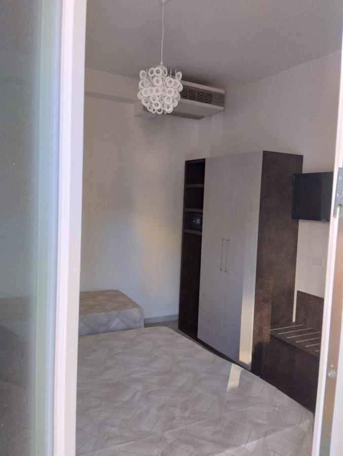 Hotel Abel & Residence Чезенатико Екстериор снимка