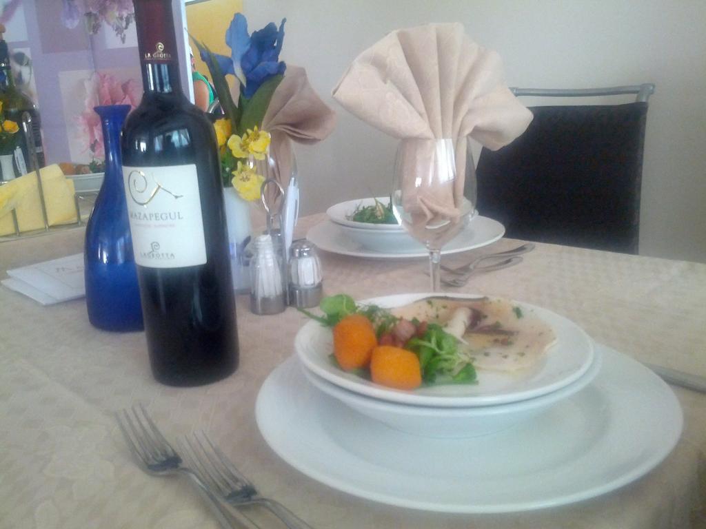 Hotel Abel & Residence Чезенатико Екстериор снимка